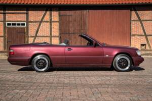 Bild 13/42 von Mercedes-Benz E 200 (1997)