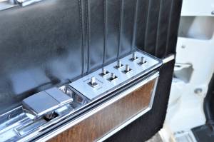 Image 32/50 of Lincoln Continental Convertible (1967)