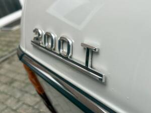 Image 27/66 of Mercedes-Benz 200 T (1984)