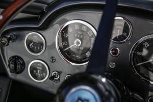 Image 17/30 de Aston Martin DB 6 Volante (1967)