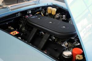 Image 44/50 of Ferrari 330 GT 2+2 (1964)