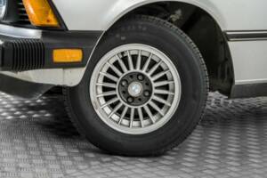 Bild 4/50 von BMW 320i (1981)
