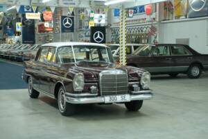 Image 17/50 of Mercedes-Benz 300 SE lang (1965)