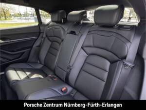 Image 21/36 of Porsche Taycan 4S Sport Turismo (2026)