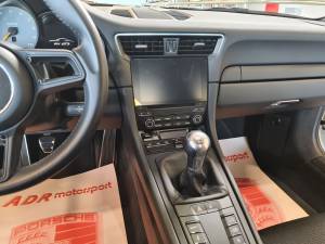 Imagen 9/21 de Porsche 911 GT3 Touring (2018)