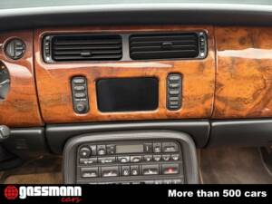 Image 14/15 of Jaguar XK8 4.0 (2000)