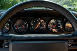 Image 18/35 of Porsche 911 Carrera 2 (1990)