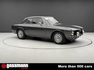 Bild 3/15 von Alfa Romeo Giulia GT 1300 Junior (1973)