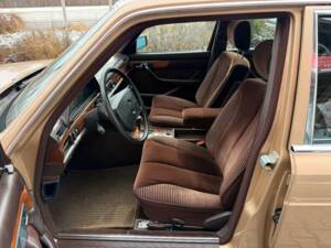 Image 6/36 of Mercedes-Benz 380 SE (1981)
