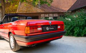 Immagine 9/33 di BMW 318i (1991)