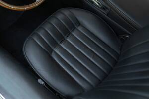 Image 30/50 de Jaguar E-Type (1968)