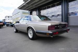 Image 6/61 de Jaguar Sovereign 3.6 (1987)