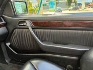 Bild 10/14 von Mercedes-Benz E 220 (1996)