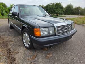 Bild 8/39 von Mercedes-Benz 190 E 1.8 (1992)