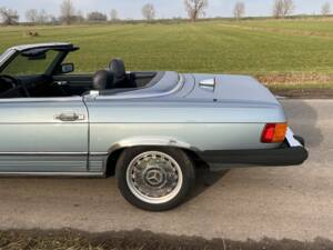 Image 8/8 of Mercedes-Benz 560 SL (1987)