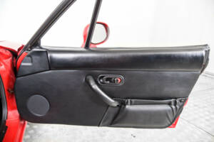 Immagine 33/50 di Mazda MX-5 1.8 (1995)