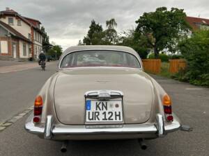 Image 6/27 de Jaguar S-Type 3.8 (1965)