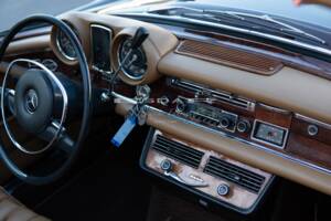 Bild 22/37 von Mercedes-Benz 280 SE (1969)