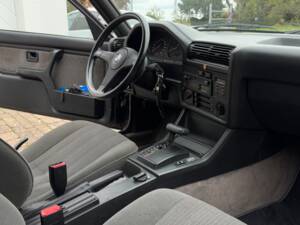 Bild 15/16 von BMW 320i (1991)