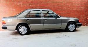 Bild 6/73 von Mercedes-Benz 230 E (1991)