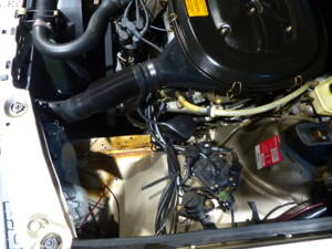 Image 73/77 de Mercedes-Benz 190 E 2.3 (1988)