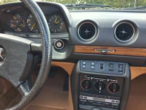 Image 12/20 of Mercedes-Benz 200 T (1983)