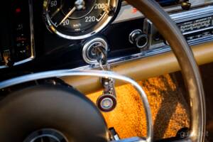 Image 46/79 de Mercedes-Benz 280 SL (1969)