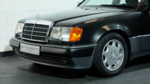 Bild 25/40 von Mercedes-Benz E 500 (1993)