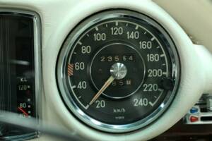 Image 20/50 of Mercedes-Benz 280 SE 3,5 (1971)