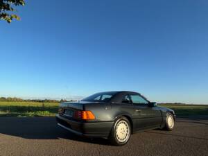 Image 16/49 de Mercedes-Benz 500 SL (1990)