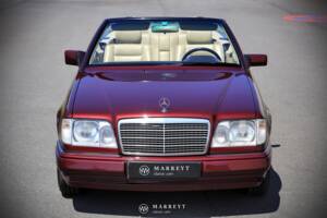 Bild 39/79 von Mercedes-Benz E 220 (1996)