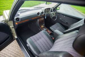 Image 11/30 de Mercedes-Benz 280 CE (1980)