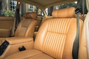 Image 16/50 of Jaguar XJ 12 (1972)