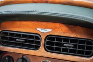 Image 18/27 de Aston Martin DB 7 Vantage (1999)