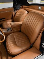 Image 2/8 de Jaguar E-Type (1968)