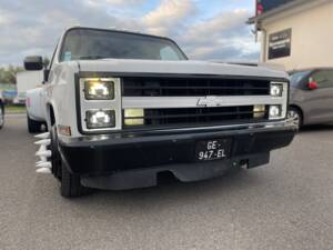 Bild 18/26 von Chevrolet K30 (1987)