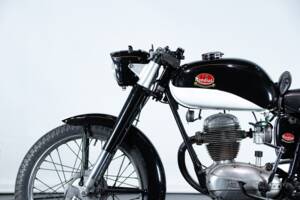 Image 32/50 of Mondial 125 (1961)