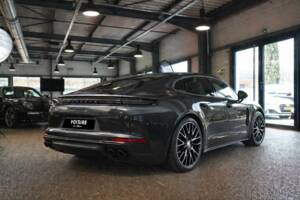 Image 2/10 of Porsche Panamera 4 E-Hybrid (2024)