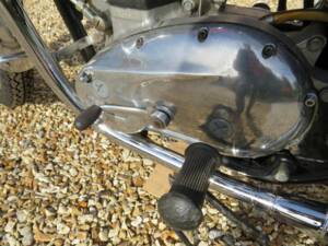 Image 29/44 of Triumph DUMMY (1976)