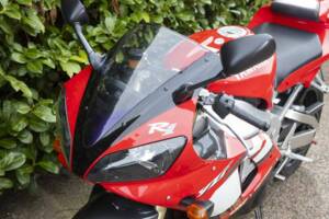 Image 28/33 of Yamaha YZF-R1 (2001)