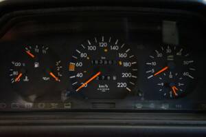 Image 20/33 of Mercedes-Benz E 300 Diesel (1994)