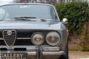 Image 25/50 de Alfa Romeo Giulia GT 1300 Junior (1972)