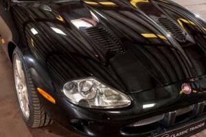 Bild 31/55 von Jaguar XKR (2000)