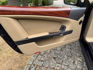 Bild 18/30 von Aston Martin DB 9 Volante (2006)