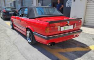 Immagine 15/50 di BMW 320i (1989)