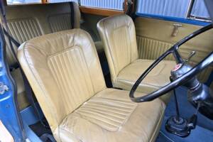 Image 17/50 of Morris Minor 1000 Traveller (1971)