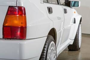 Image 6/20 de Lancia Delta HF Integrale Evoluzione I (1992)