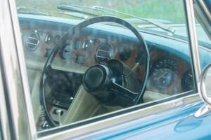 Image 8/50 of Rolls-Royce Silver Shadow I (1976)