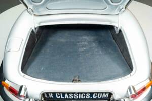 Image 6/19 of Jaguar E-Type 3.8 (1961)