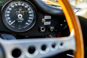 Image 39/50 de Jaguar E-Type (1969)